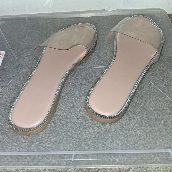 Elegant Women's Sandals with Rhinestone Detail - Picture 4 of 5